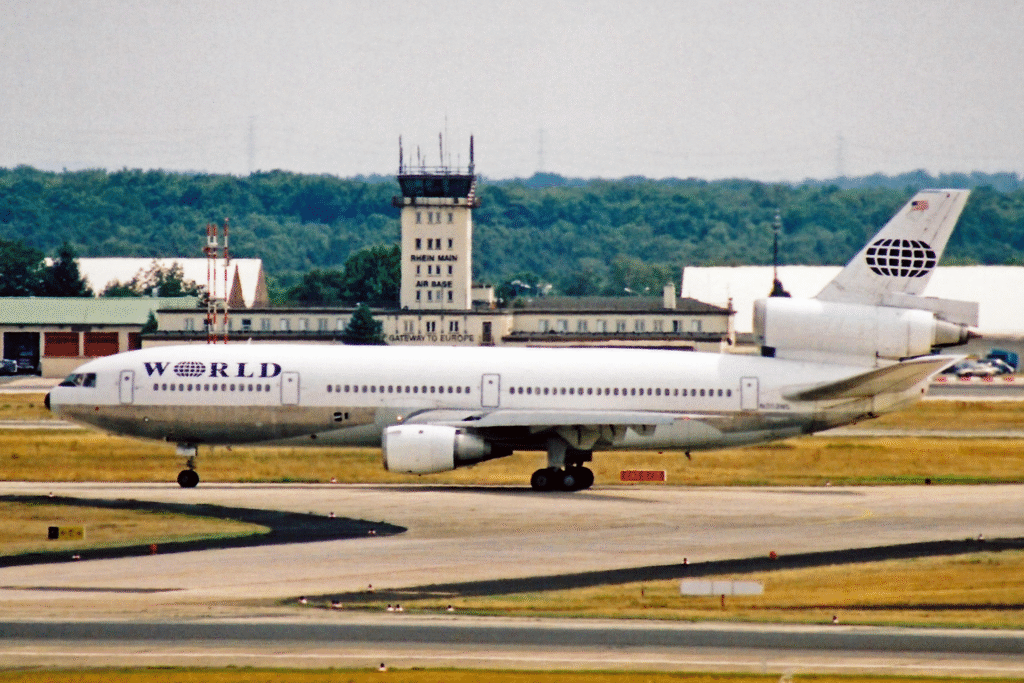 DC-10 Airliner